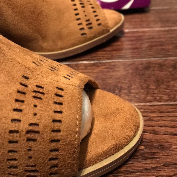 Forever Brand Booties - Picture 2 of 3